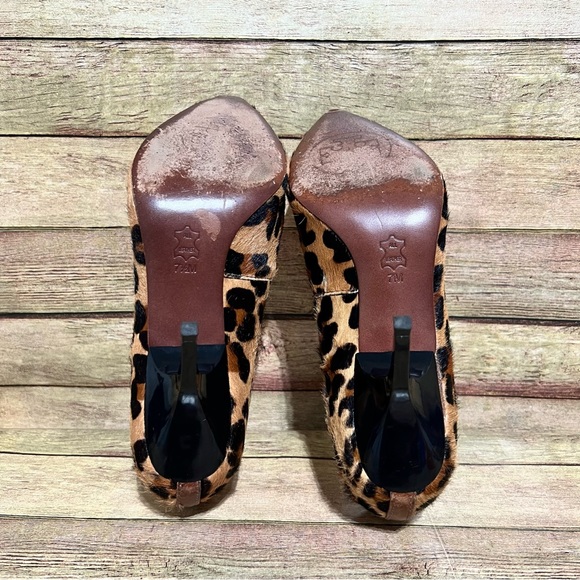 Tory Burch Leopard Print Celina Pointed Heels - Picture 8 of 9